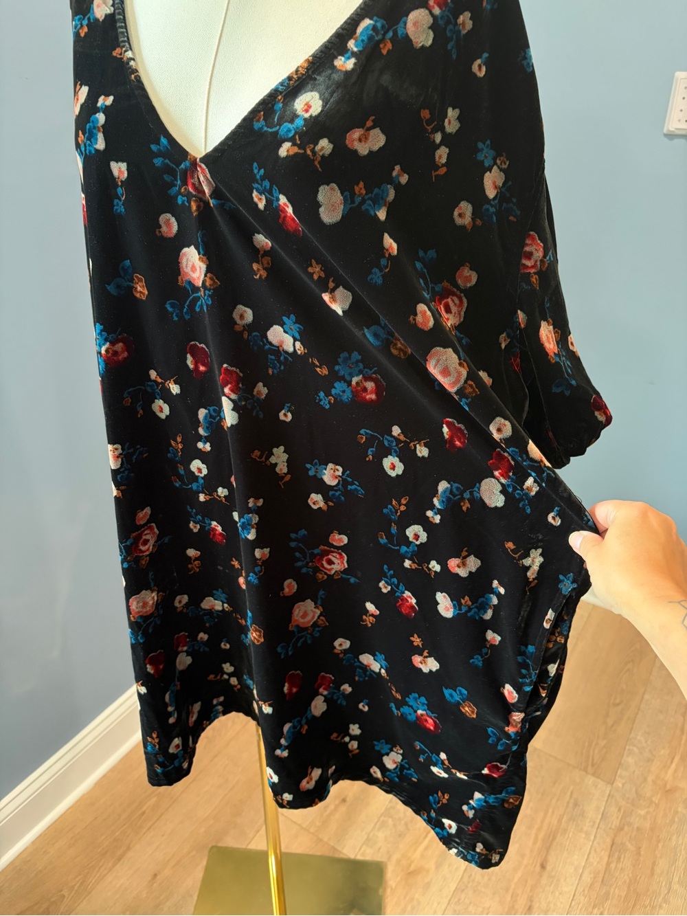 Natural Life Black Floral Velvet V Neck Tunic Dress Size L Boho - Picture 3 of 9
